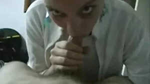 TGirl Khloe Kay தனது கால்களை விரித்து வரவேற்கும் தோழிகளை பிக் போனர்