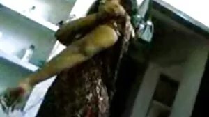ஒல்லியான கர்ப்பிணி இளம்பெண் ஆழமான புணர்ந்தாள்