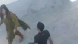 அழகான MILF ரீனா ஸ்கை இரண்டு பெரிய சேவல்களை எடுக்கிறது