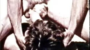 சிறிய பொன்னிற எல்சா ஜீன் நீட்டப்பட்டது