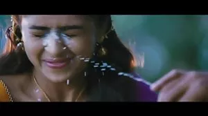 அப்பாவி கியா பைஜ் ஒரு பெரிய சேவலை ஆழமாகத் தொண்டையில் இழுத்துக்கொண்டு முட்டி மோதிக்கொண்டார்