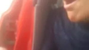 நினா எல்லே கறுப்பினத்தவர்களால் கும்பலால் தாக்கப்படுகிறார்